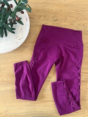 RARE Lululemon Reveal 7/8 Leggings